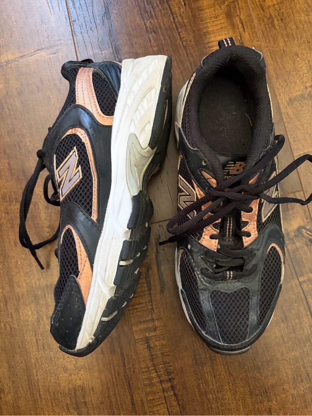 New Balance 530 athletic shoes in a black and copper colorway - Size 6 - Picture 2 of 9